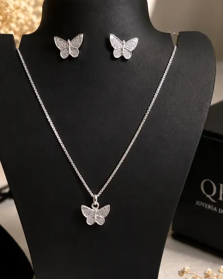 Set QRJ de collar y aretes de mariposa